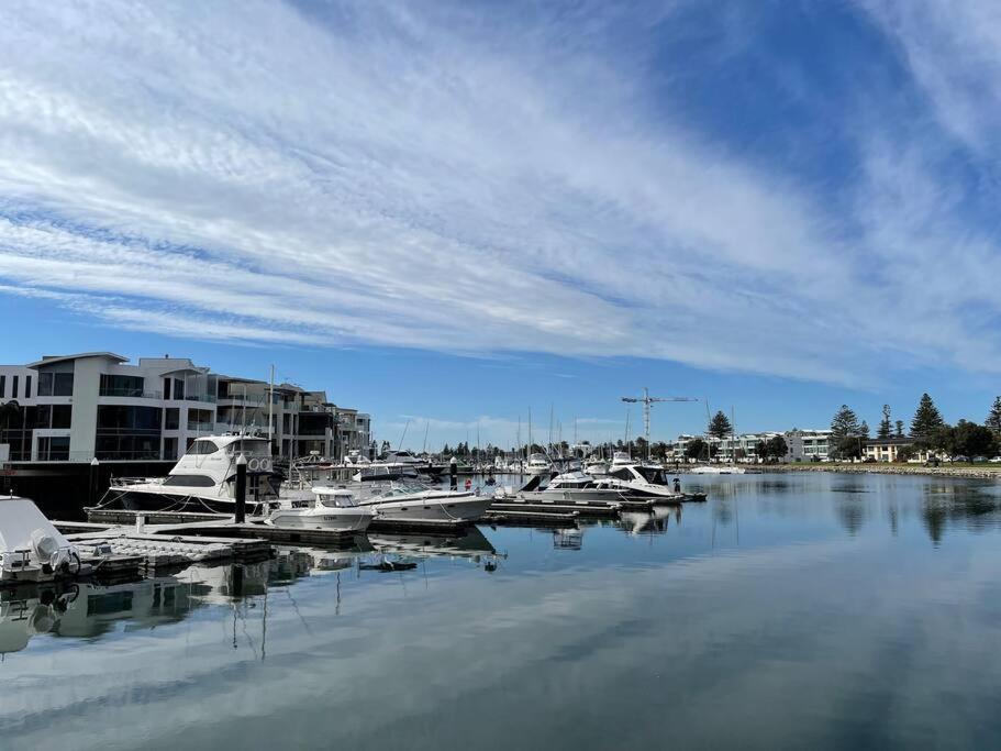 Beachfront Apartment 5/22 Esplanades Seaviews Glenelg Luaran gambar